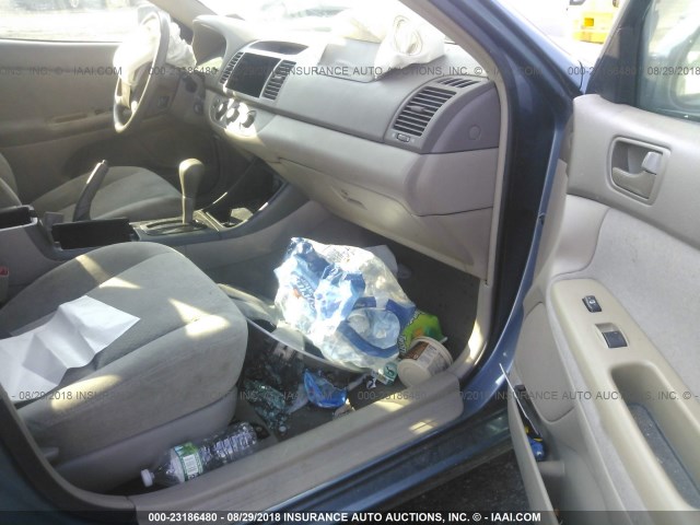 4T1BE32K54U916404 - 2004 TOYOTA CAMRY LE/XLE/SE BLUE photo 5