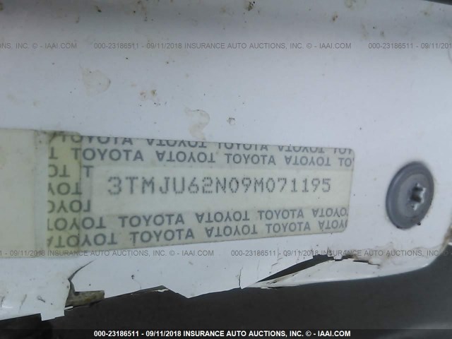 3TMJU62N09M071195 - 2009 TOYOTA TACOMA DOUBLE CAB PRERUNNER WHITE photo 9