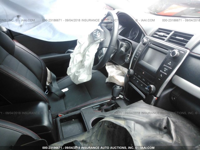 4T1BF1FK6GU574574 - 2016 TOYOTA CAMRY LE/XLE/SE/XSE 红色 照片 5