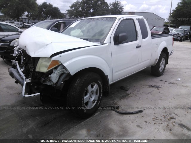 1N6AD06W66C449837 - 2006 NISSAN FRONTIER KING CAB LE/SE/OFF ROAD WHITE photo 2