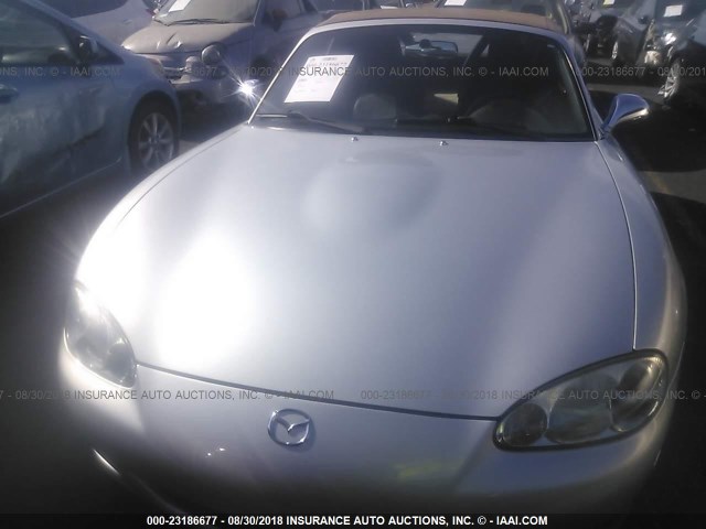 JM1NB353820230196 - 2002 MAZDA MX-5 MIATA LS SILVER photo 6