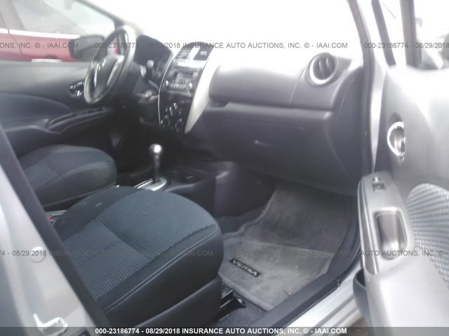 3N1CE2CP1FL412431 - 2015 NISSAN VERSA NOTE S/S PLUS/SV/SL/SR SILVER photo 5