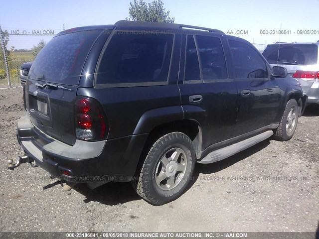 1GNDS13S662307952 - 2006 CHEVROLET TRAILBLAZER LS/LT GRAY photo 4