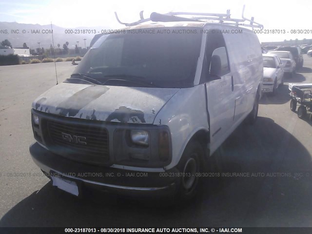 1GTFG25M9W1088157 - 1998 GMC SAVANA G2500 WHITE photo 2