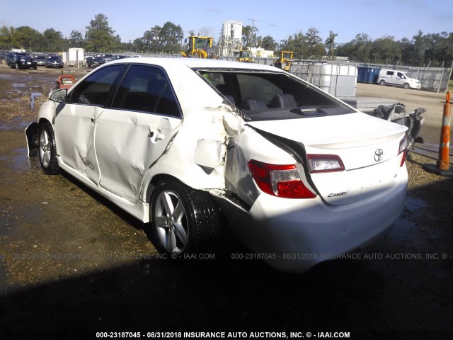 4T1BF1FK4DU640390 - 2013 TOYOTA CAMRY L/SE/LE/XLE თეთრი ფოტო 3