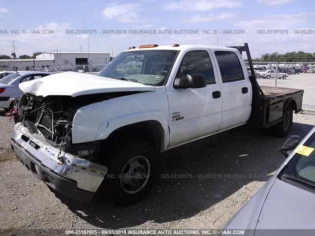 1GCJK33244F230494 - 2004 CHEVROLET SILVERADO K3500 WHITE photo 2