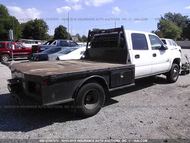 1GCJK33244F230494 - 2004 CHEVROLET SILVERADO K3500 WHITE photo 4