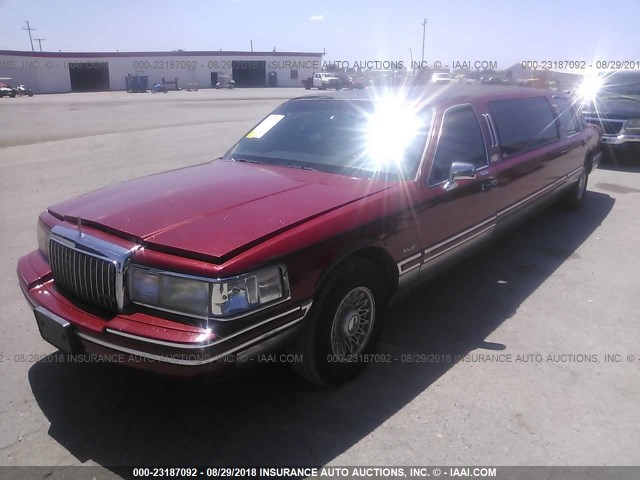 1LNLM81W0RY652694 - 1994 LINCOLN TOWN CAR EXECUTIVE MAROON photo 2