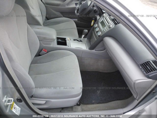 4T1BE46K27U188402 - 2007 TOYOTA CAMRY NEW GENERAT CE/LE/XLE/SE SILVER photo 5