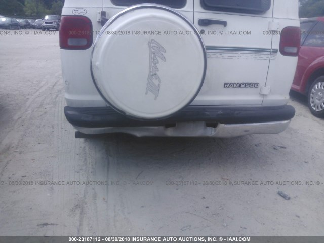 2B6HB21Y9TK100358 - 1996 DODGE RAM VAN B2500 WHITE photo 6