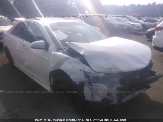 4T1BF1FK2EU315402 - 2014 TOYOTA CAMRY L/SE/LE/XLE 白色 照片 1