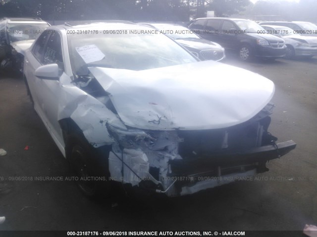 4T1BF1FK2EU315402 - 2014 TOYOTA CAMRY L/SE/LE/XLE 白色 照片 6