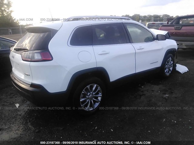 1C4PJMLB0KD118576 - 2019 JEEP CHEROKEE LATITUDE PLUS WHITE photo 4