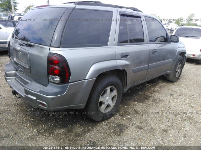 1GNDT13SX52225461 - 2005 CHEVROLET TRAILBLAZER LS/LT GRAY photo 4