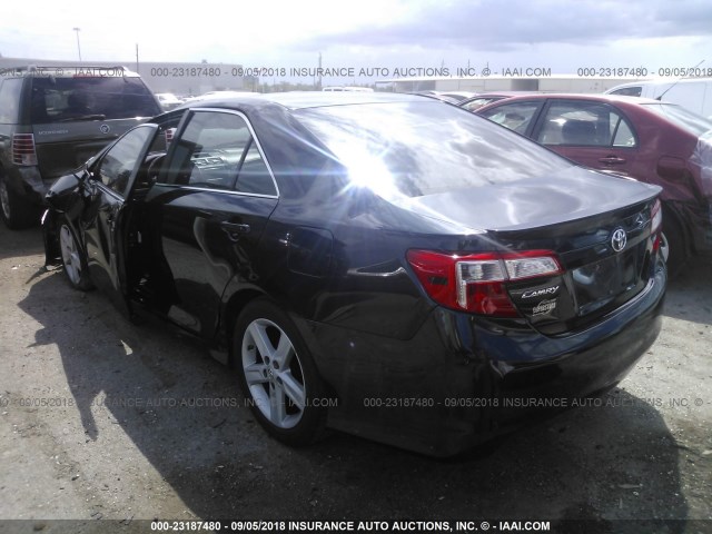 4T1BF1FK0CU614660 - 2012 TOYOTA CAMRY SE/LE/XLE BLACK photo 3
