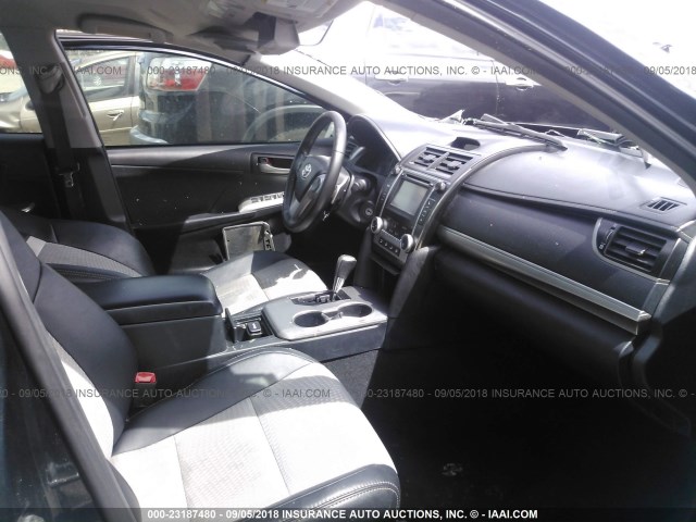 4T1BF1FK0CU614660 - 2012 TOYOTA CAMRY SE/LE/XLE BLACK photo 5