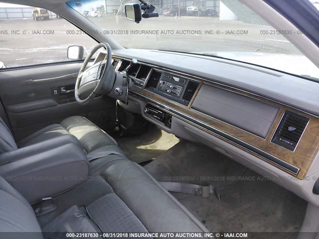 1LNLM83F0LY679415 - 1990 LINCOLN TOWN CAR CARTIER SILVER photo 5