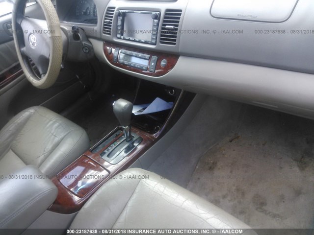 4T1BF30K52U021301 - 2002 TOYOTA CAMRY LE/XLE/SE Алтын фото 5