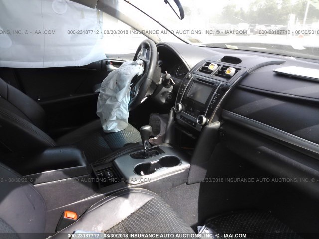 4T1BF1FK5EU391289 - 2014 TOYOTA CAMRY L/SE/LE/XLE Qara foto 5