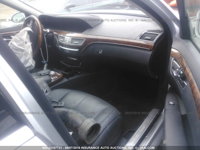 WDDNG86X09A245897 - 2009 MERCEDES-BENZ S 550 4MATIC SILVER photo 5