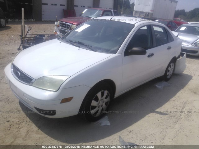 1FAFP34N27W226504 - 2007 FORD FOCUS ZX4/S/SE/SES WHITE photo 2