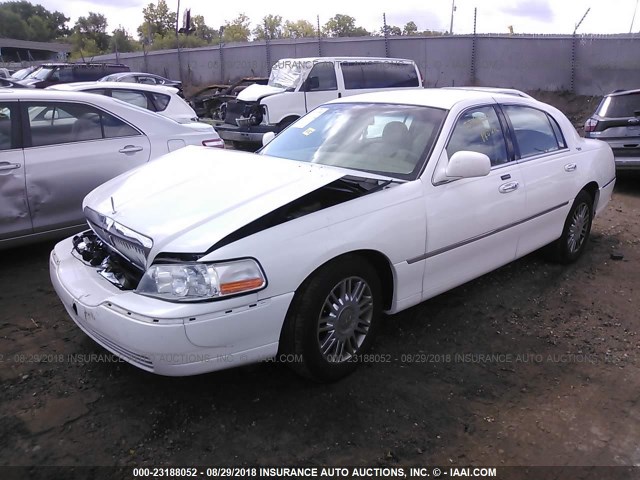 1LNHM82W47Y623183 - 2007 LINCOLN TOWN CAR SIGNATURE LIMITED WHITE photo 2