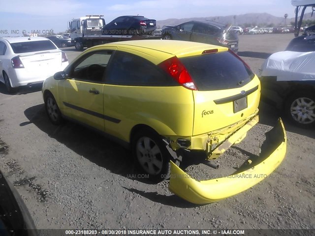 3FAFP31332R163444 - 2002 FORD FOCUS ZX3 YELLOW photo 3