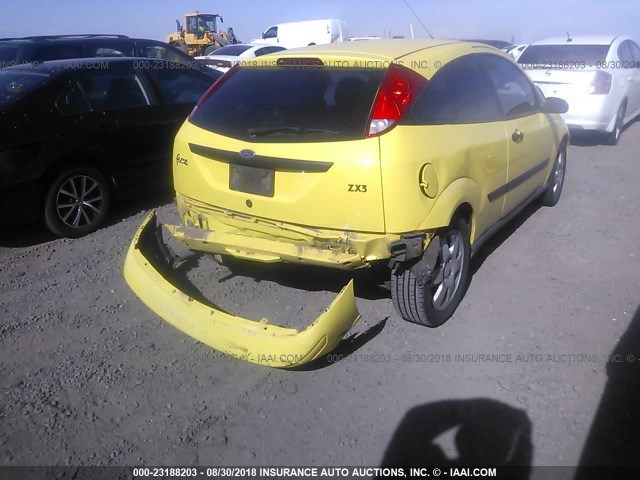 3FAFP31332R163444 - 2002 FORD FOCUS ZX3 YELLOW photo 4