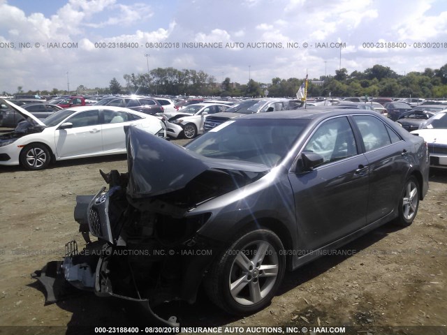 4T1BF1FK8CU157130 - 2012 TOYOTA CAMRY SE/LE/XLE 灰色 照片 2