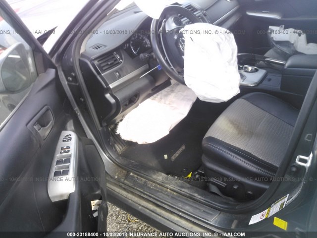 4T1BF1FK8CU157130 - 2012 TOYOTA CAMRY SE/LE/XLE 灰色 照片 5