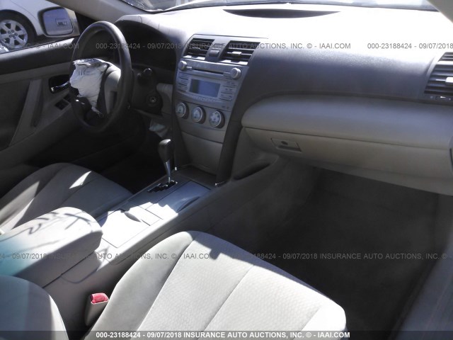 4T1BF3EK7BU153405 - 2011 TOYOTA CAMRY SE/LE/XLE GOLD photo 5