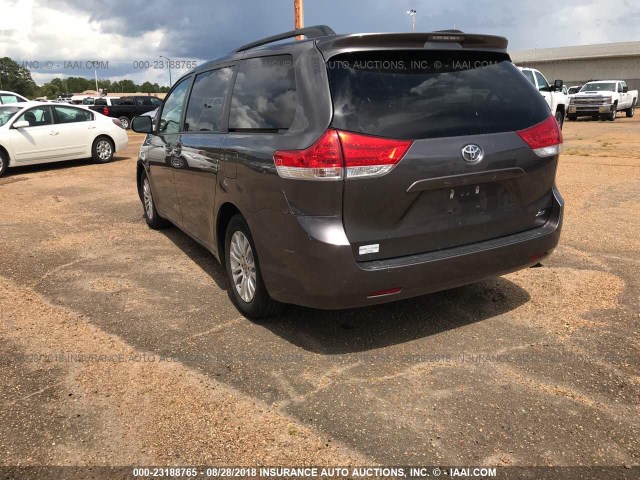 5TDYK3DC8CS272090 - 2012 TOYOTA SIENNA XLE/LIMITED GRAY photo 3