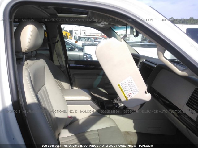 5LMEU88H84ZJ19542 - 2004 LINCOLN AVIATOR 米色 照片 5