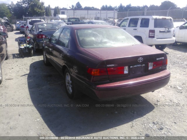 4T1BF28K81U117050 - 2001 TOYOTA CAMRY LE/XLE RED photo 3