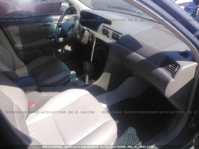 4T1BF28K81U117050 - 2001 TOYOTA CAMRY LE/XLE RED photo 5