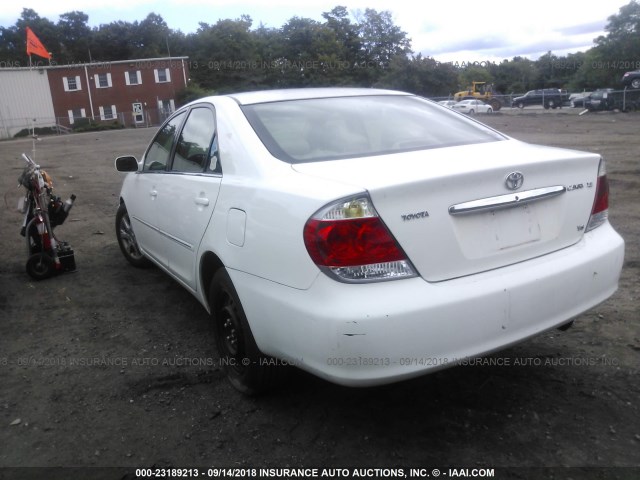 4T1BF30K75U087823 - 2005 TOYOTA CAMRY LE/XLE/SE Ақ фото 3