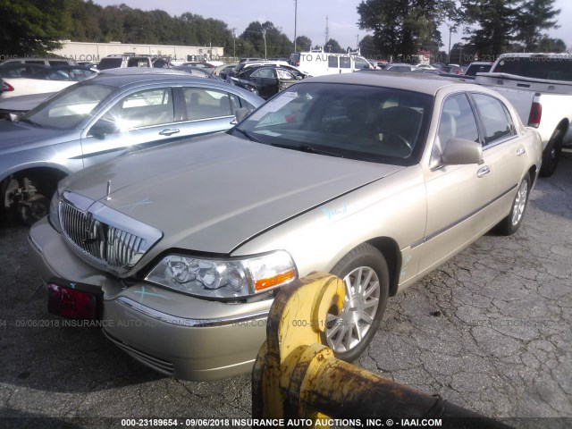 1LNHM81VX6Y646992 - 2006 LINCOLN TOWN CAR SIGNATURE TAN photo 2