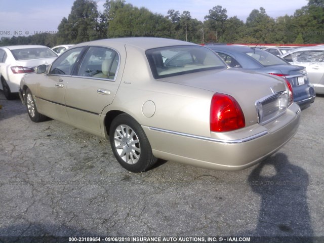 1LNHM81VX6Y646992 - 2006 LINCOLN TOWN CAR SIGNATURE TAN photo 3