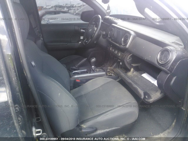 5TFCZ5AN1HX059992 - 2017 TOYOTA TACOMA DBL CAB/SR/TRDSPT/OR/PRO შავი ფოტო 5