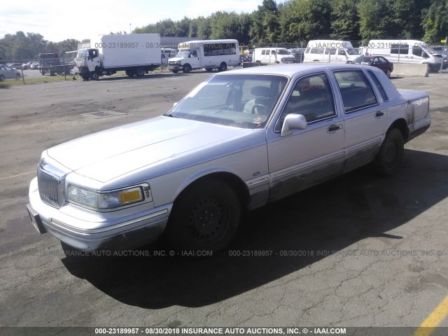 1LNLM81W4TY666315 - 1996 LINCOLN TOWN CAR EXECUTIVE GRAY photo 2