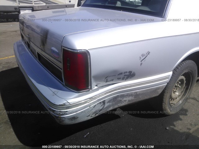 1LNLM81W4TY666315 - 1996 LINCOLN TOWN CAR EXECUTIVE GRAY photo 6