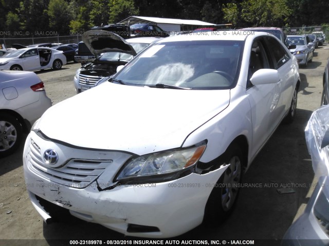 JTNBE46K573118933 - 2007 TOYOTA CAMRY NEW GENERAT CE/LE/XLE/SE WHITE photo 2