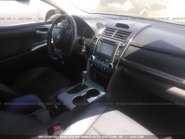 4T1BF1FK4EU356016 - 2014 TOYOTA CAMRY L/SE/LE/XLE შავი ფოტო 5