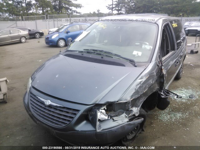 1C4GJ25302B738172 - 2002 CHRYSLER VOYAGER GRAY photo 2