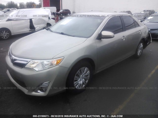 4T4BF1FK1DR303312 - 2013 TOYOTA CAMRY L/SE/LE/XLE Champagne photo 2