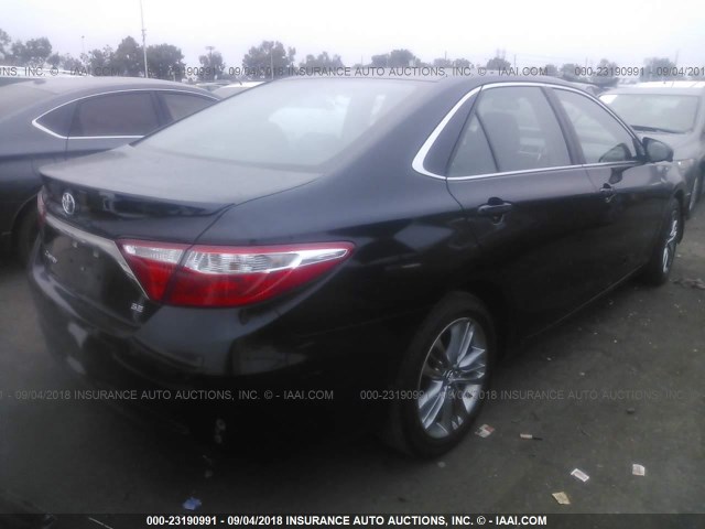 4T1BF1FK8FU041365 - 2015 TOYOTA CAMRY LE/XLE/SE/XSE 黑色 照片 4