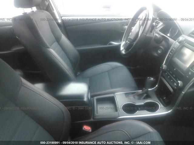 4T1BF1FK8FU041365 - 2015 TOYOTA CAMRY LE/XLE/SE/XSE 黑色 照片 5