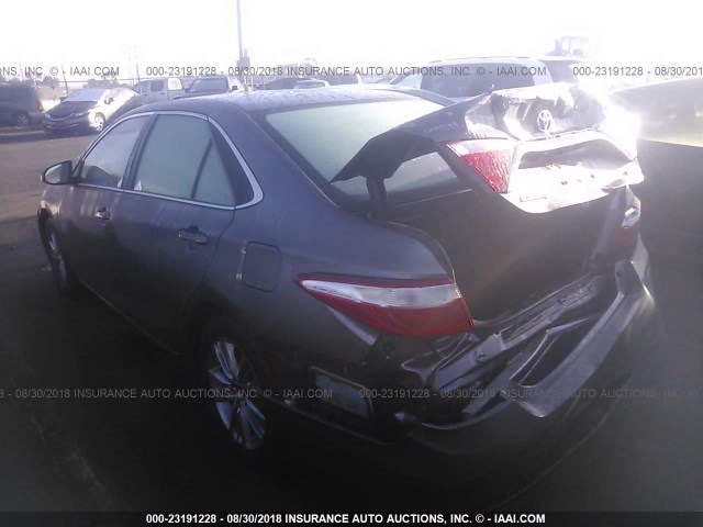 4T1BF1FK7FU938029 - 2015 TOYOTA CAMRY LE/XLE/SE/XSE 灰色 照片 3