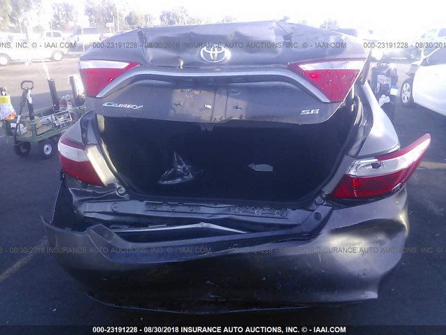 4T1BF1FK7FU938029 - 2015 TOYOTA CAMRY LE/XLE/SE/XSE 灰色 照片 6