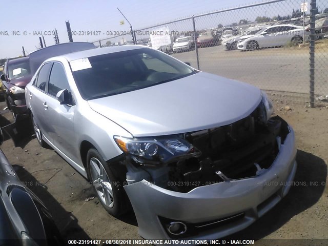 4T1BF1FK1EU448765 - 2014 TOYOTA CAMRY L/SE/LE/XLE 银色 照片 1